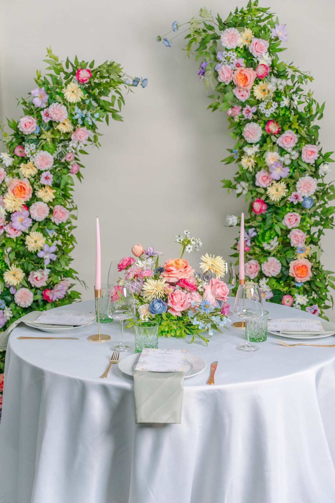 Wedding Flowers: The Complete Guide to Planning Your Ceremony, Reception & Wedding Party Flowers